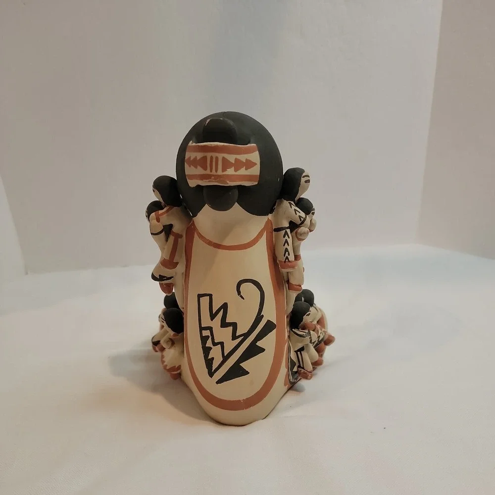 Vintage authentic Storyteller By‎ Cecilia Valencia Trujillo 8.5